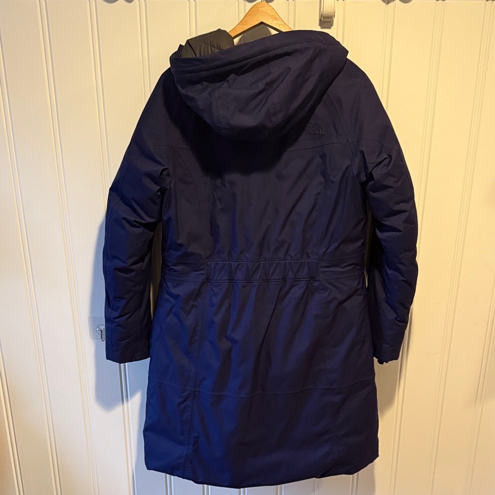 The North Face women’s navy M down puffer coat. EUC. - Picture 11 of 14